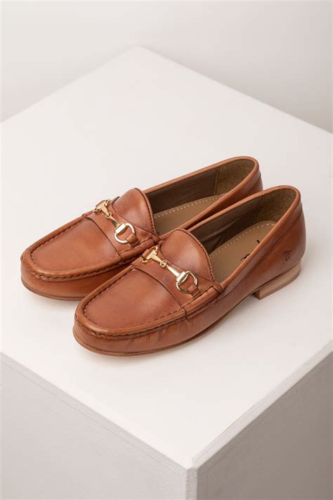 ladies tan loafers size 6.